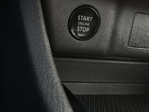 Used 2025 Nissan Rogue SV AWD/4WD image 16