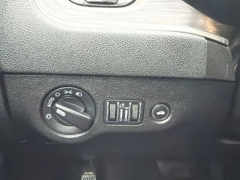 Used 2017 Dodge Charger SE w/ Power Sunroof Group image 14