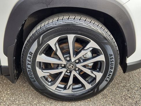 Certified 2023 Toyota Corolla Cross XLE image 8