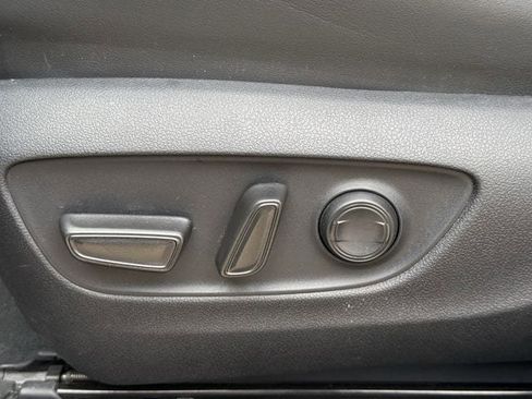 Used 2025 Toyota RAV4 XLE Premium FWD image 28