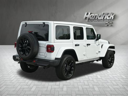 Used 2025 Jeep Wrangler Unlimited Sahara w/ Safety Group AWD/4WD image 10