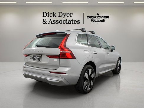 Certified 2023 Volvo XC60 T8 Ultimate image 3