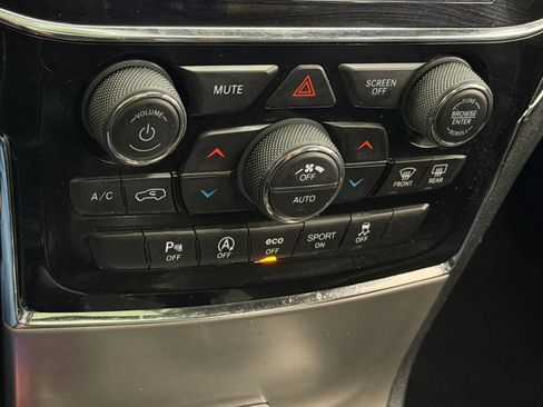 Used 2020 Jeep Grand Cherokee Limited w/ Luxury Group II AWD/4WD image 29
