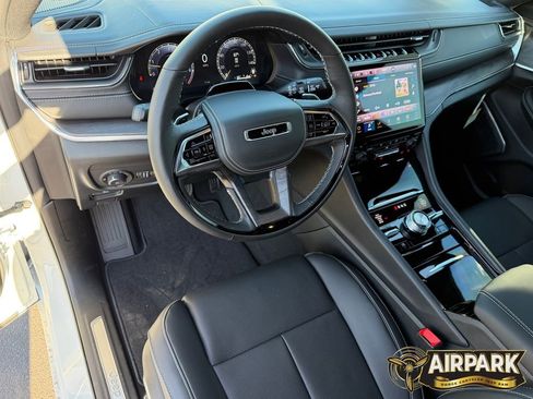 New 2025 Jeep Grand Cherokee Overland w/ Adv Protech Group III AWD/4WD image 15