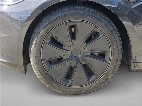 Used 2025 Tesla Model 3 Long Range image 9