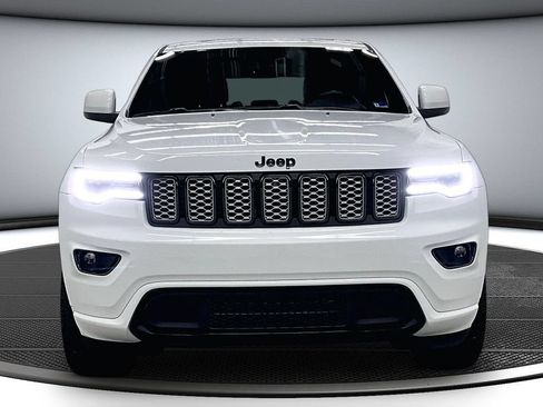 Used 2022 Jeep Grand Cherokee Laredo X AWD/4WD image 2