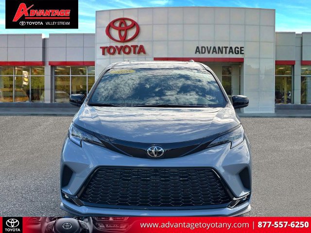 Used 2026 Toyota Sienna XSE FWD image 2
