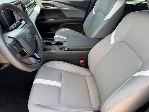 Used 2026 Toyota Camry SE w/ Convenience Package FWD image 10