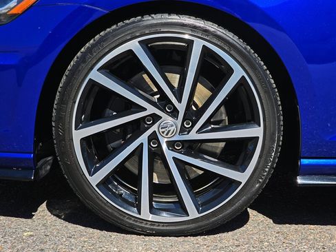 Used 2019 Volkswagen Golf R 4-Door AWD/4WD image 40