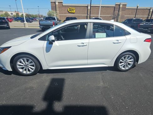 Certified 2026 Toyota Corolla LE w/ LE Premium Package FWD image 6