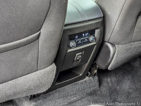 Used 2019 Chevrolet Traverse LT AWD/4WD image 11