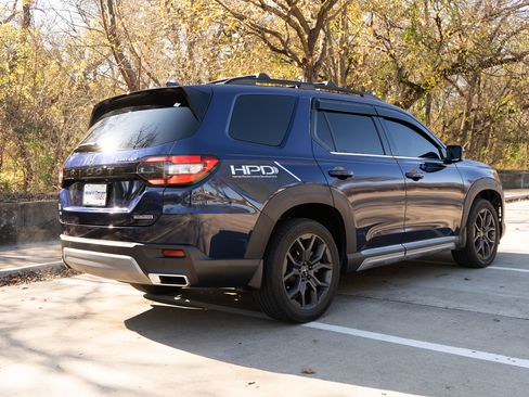 Certified 2024 Honda Pilot Touring image 9