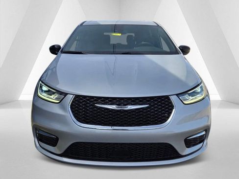 New 2026 Chrysler Pacifica Select AWD/4WD image 2