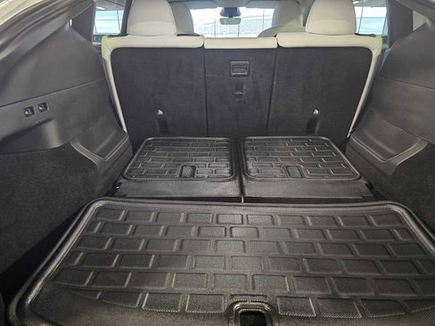 Used 2023 Tesla Model Y AWD image 38