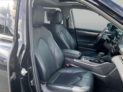 Used 2020 Toyota Highlander Limited FWD image 9