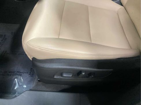 Used 2024 Cadillac XT4 Luxury w/ Cold Weather Package image 14