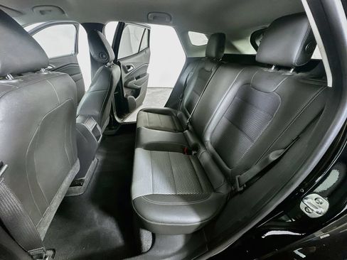 Used 2025 Chevrolet Trax LT FWD image 14
