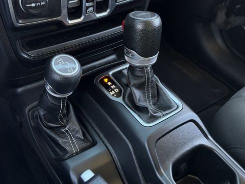 Used 2023 Jeep Gladiator Overland image 19