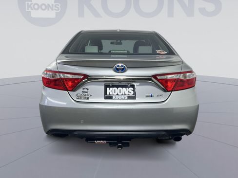 Used 2016 Toyota Camry SE w/ Moonroof Package FWD image 5