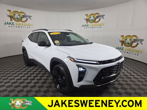 Used 2025 Chevrolet Trax ACTIV w/ Sunroof Package image 1