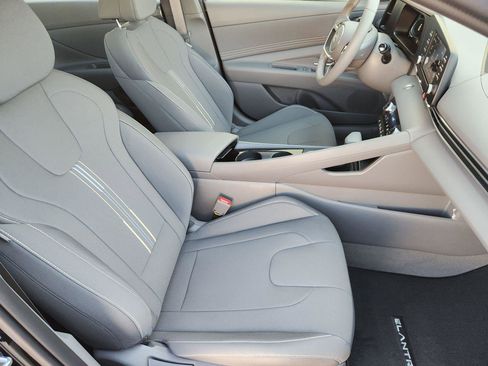 New 2026 Hyundai Elantra SEL Sport FWD image 9
