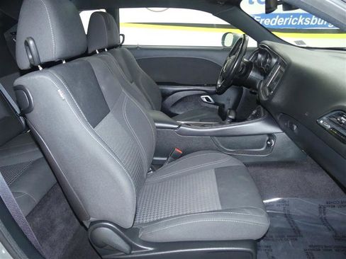 Used 2017 Dodge Challenger R/T image 8
