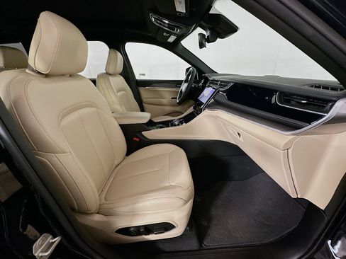 Used 2023 Jeep Grand Cherokee 4WD 4xe image 33