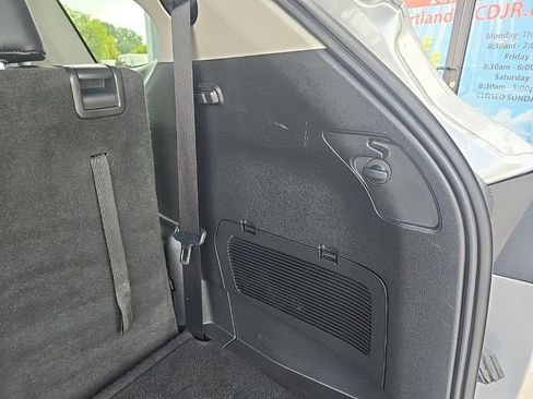 Used 2022 Toyota Highlander XLE image 97