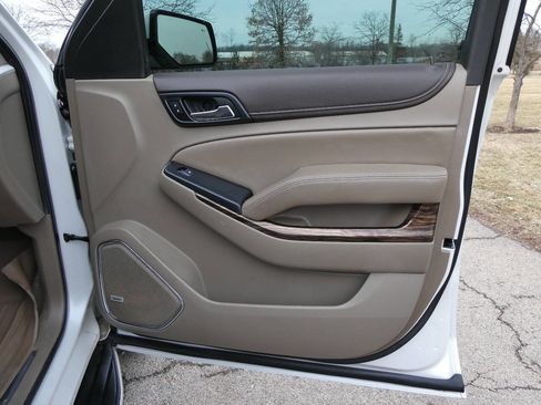 Used 2019 GMC Yukon XL SLT w/ Premium Edition AWD/4WD image 34