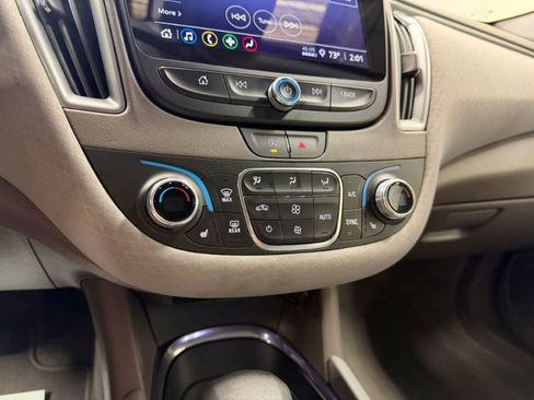 Used 2025 Chevrolet Malibu LT FWD image 4