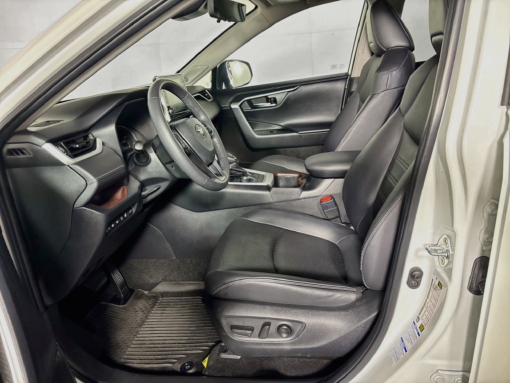 Used 2022 Toyota RAV4 Limited AWD/4WD image 11