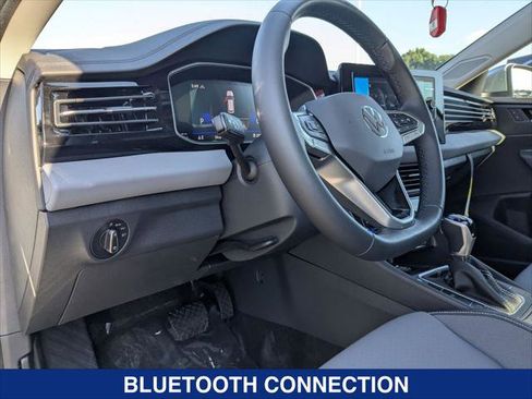 New 2025 Volkswagen Jetta SE FWD image 11