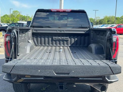 Used 2025 GMC Sierra 2500 AT4 w/ AT4 Premium Plus Package AWD/4WD image 4