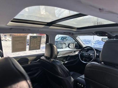 Used 2024 Jeep Grand Cherokee L Limited image 18