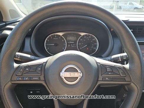 Used 2024 Nissan Kicks S FWD image 11