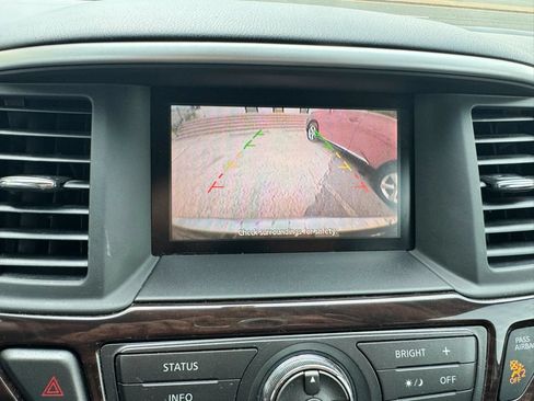 Used 2013 Nissan Pathfinder SL FWD image 31