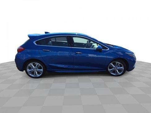 Used 2017 Chevrolet Cruze Premier w/ RS Package FWD image 9