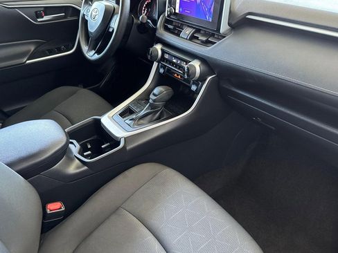 Used 2025 Toyota RAV4 XLE AWD/4WD image 31