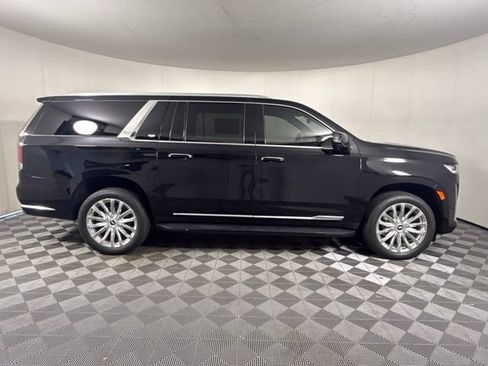 Used 2024 Cadillac Escalade ESV Premium Luxury RWD image 8