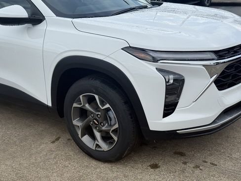 New 2026 Chevrolet Trax LT w/ Sunroof Package image 6