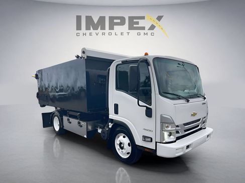 Used 2024 Chevrolet Low Cab Forward RWD image 7