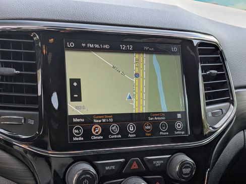 Used 2022 Jeep Grand Cherokee Laredo X image 13