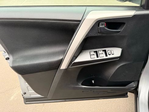 Used 2018 Toyota RAV4 LE image 13