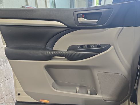 Used 2015 Toyota Highlander XLE FWD image 26