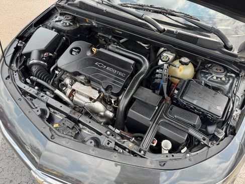 Used 2017 Chevrolet Malibu LT FWD image 22