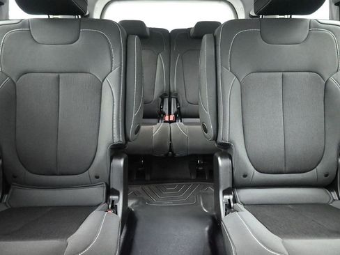 Used 2023 Jeep Grand Cherokee L Laredo image 31