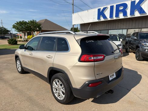 Used 2015 Jeep Cherokee Latitude FWD image 3