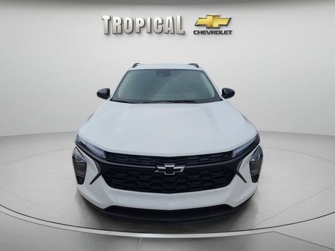 New 2026 Chevrolet Trax LT w/ Midnight Edition FWD image 8