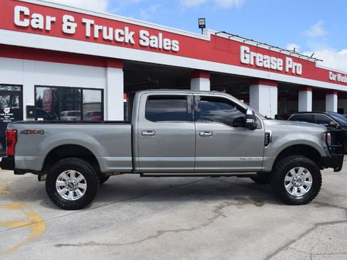 Used 2019 Ford F250 Platinum w/ Platinum Ultimate Package AWD/4WD image 3