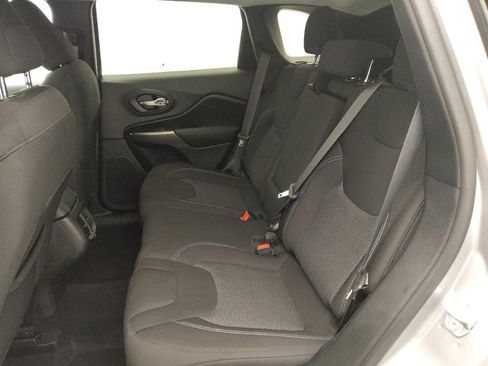 Used 2020 Jeep Cherokee Latitude FWD image 18